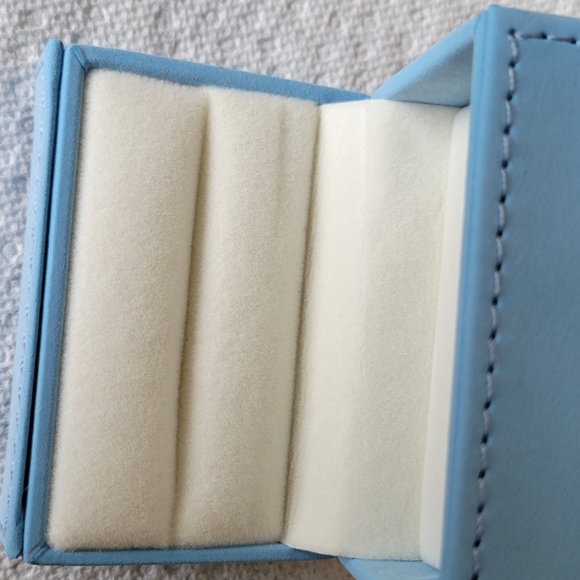 Ring case - Picture 3 of 4